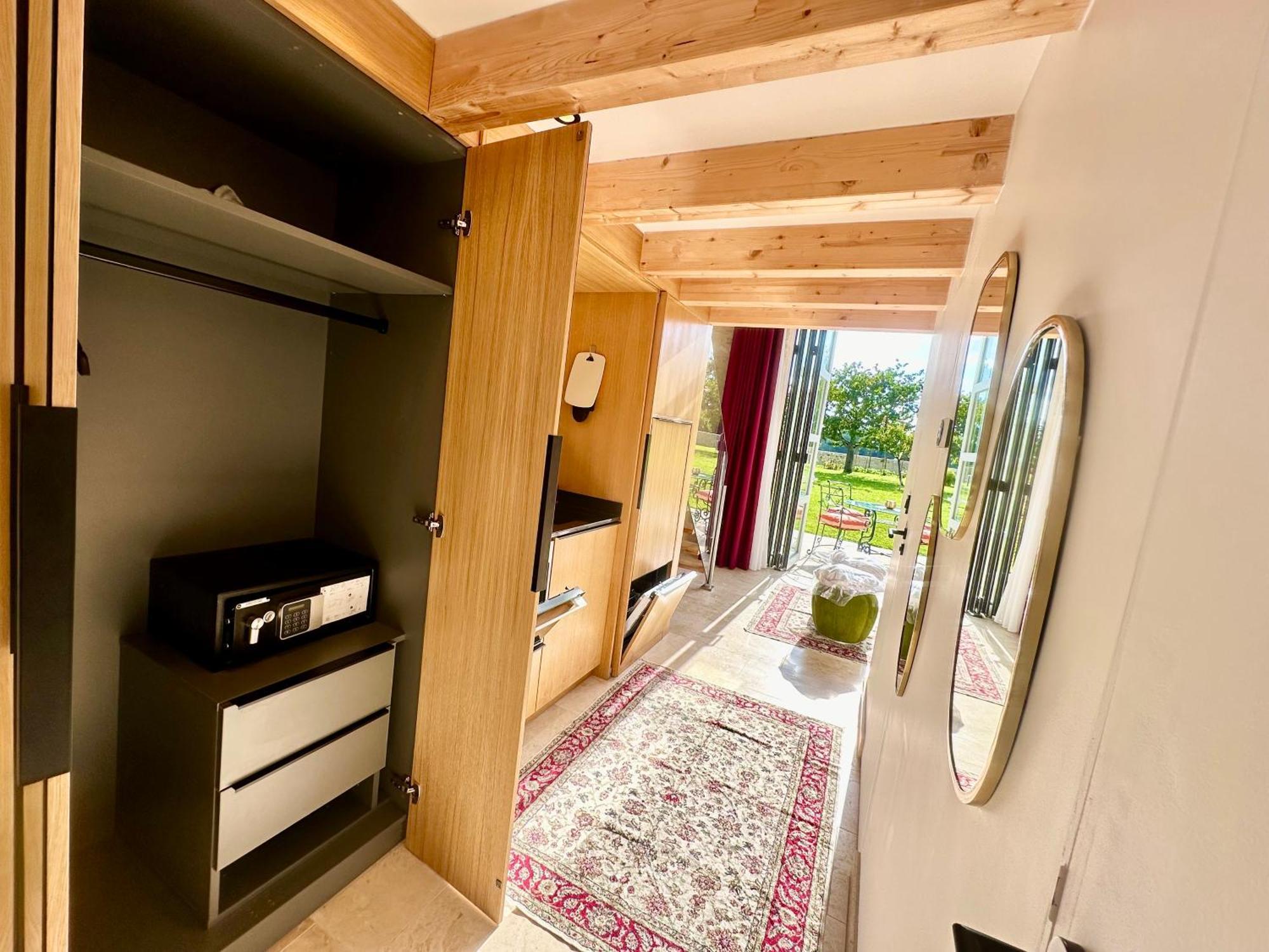 Chateau De Lafont Suites Saint-Vivien  외부 사진