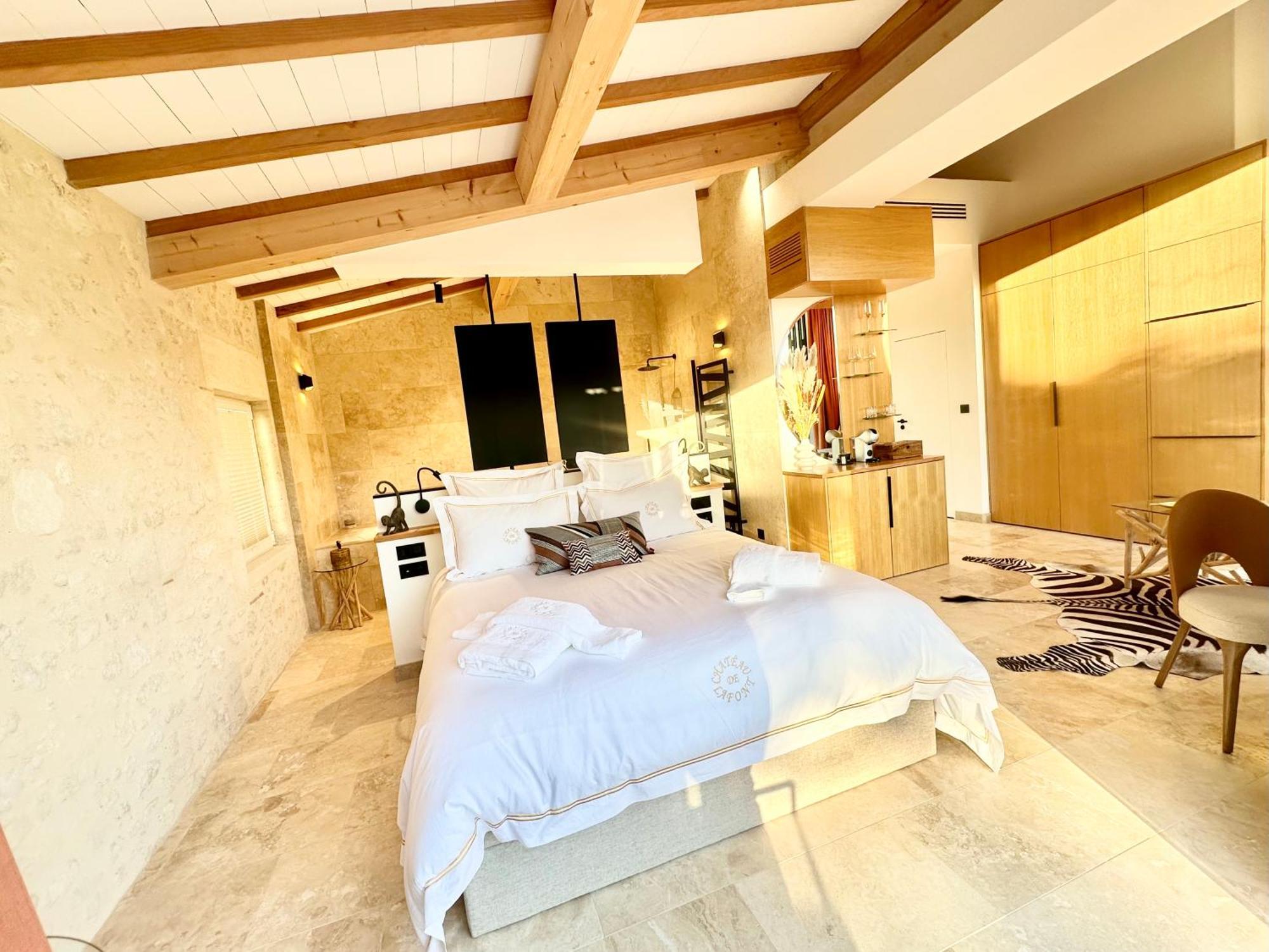 Chateau De Lafont Suites Saint-Vivien  외부 사진