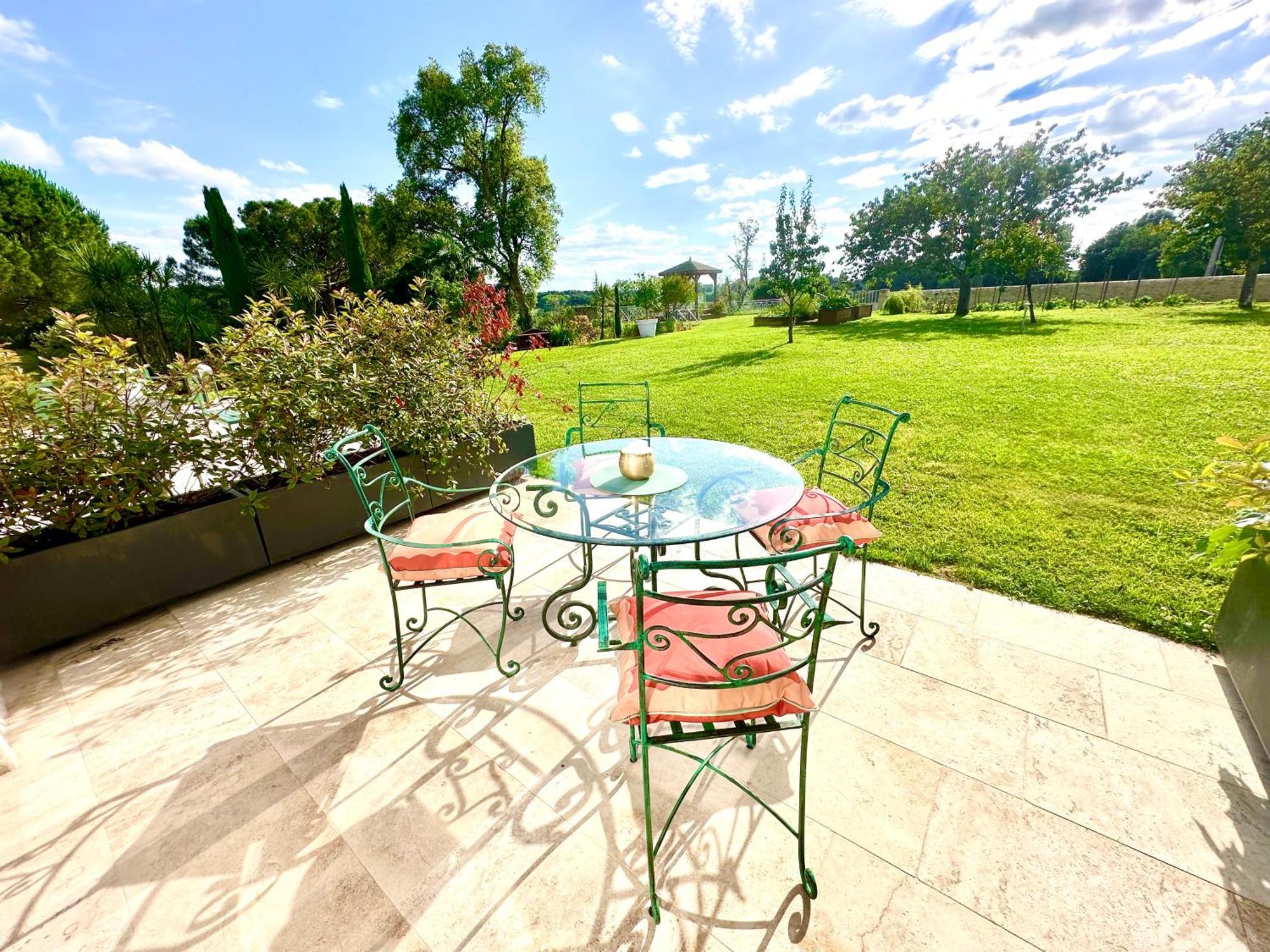 Chateau De Lafont Suites Saint-Vivien  외부 사진