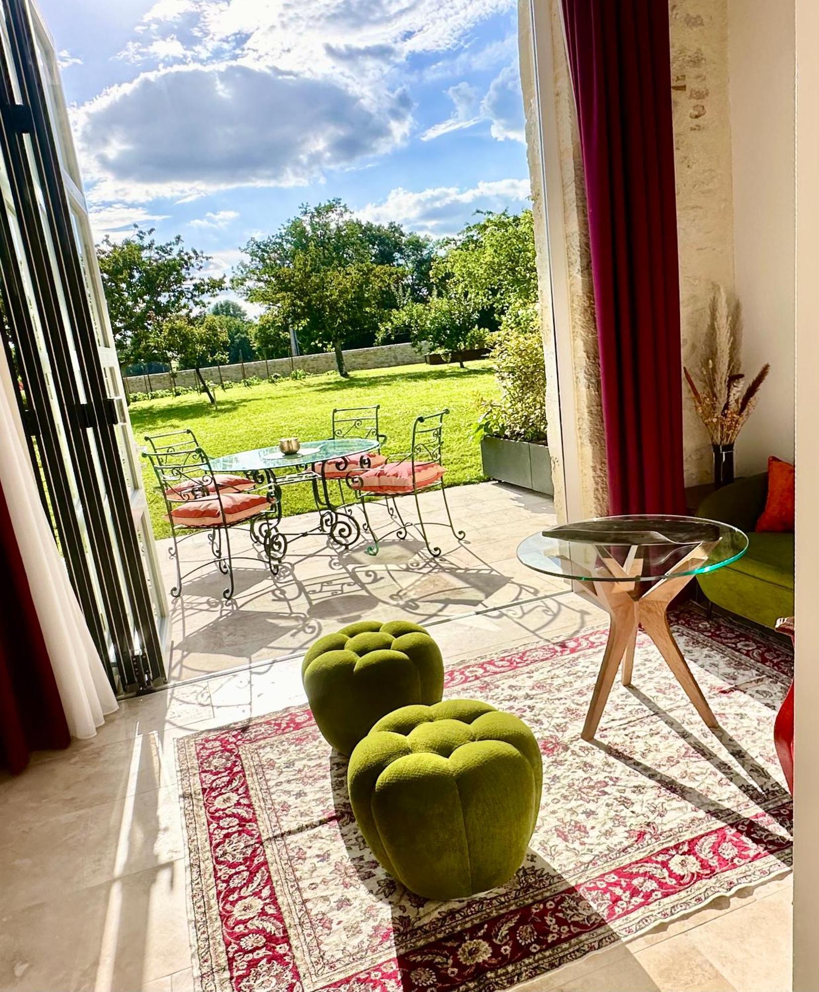 Chateau De Lafont Suites Saint-Vivien  외부 사진