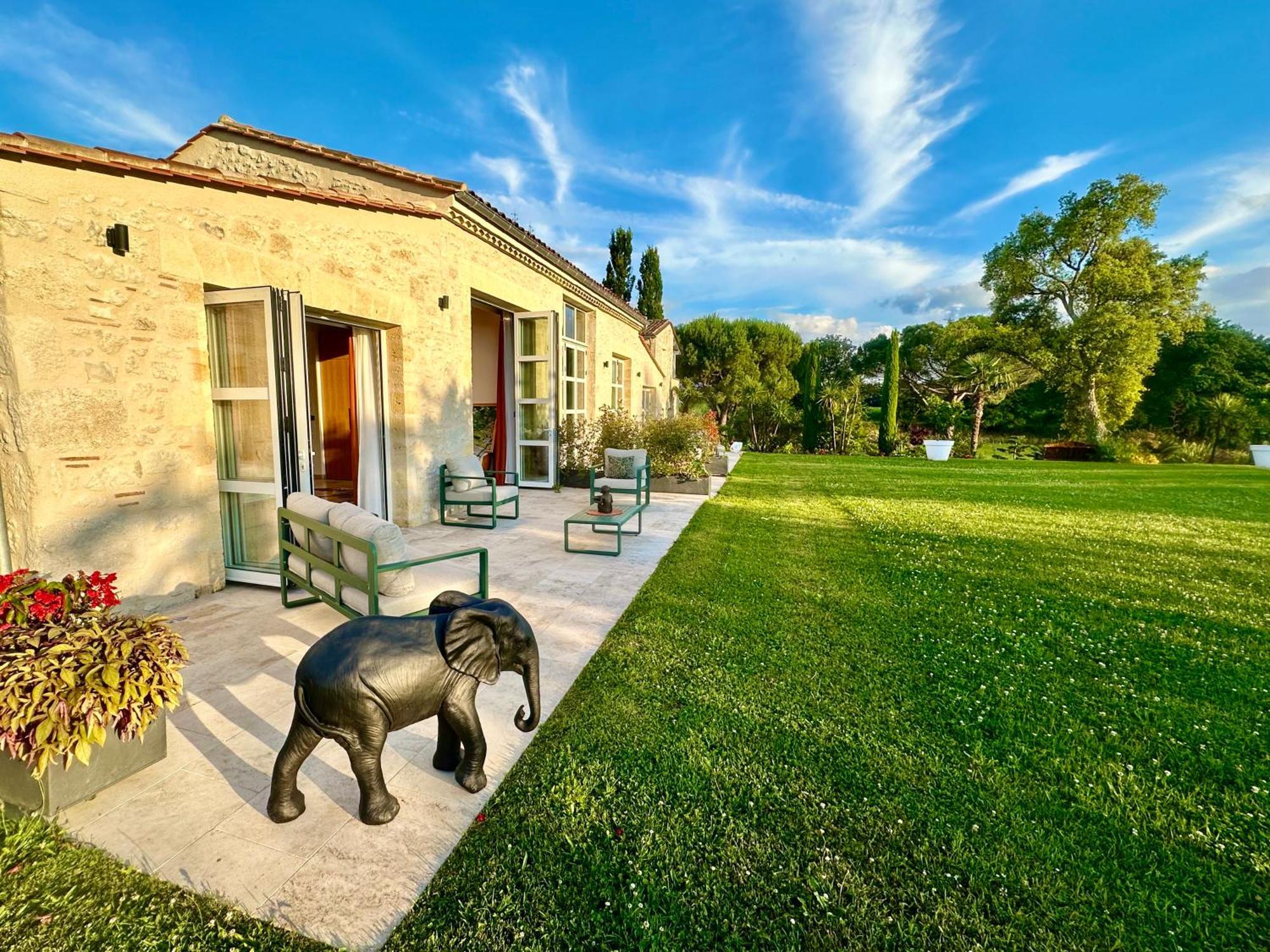 Chateau De Lafont Suites Saint-Vivien  외부 사진