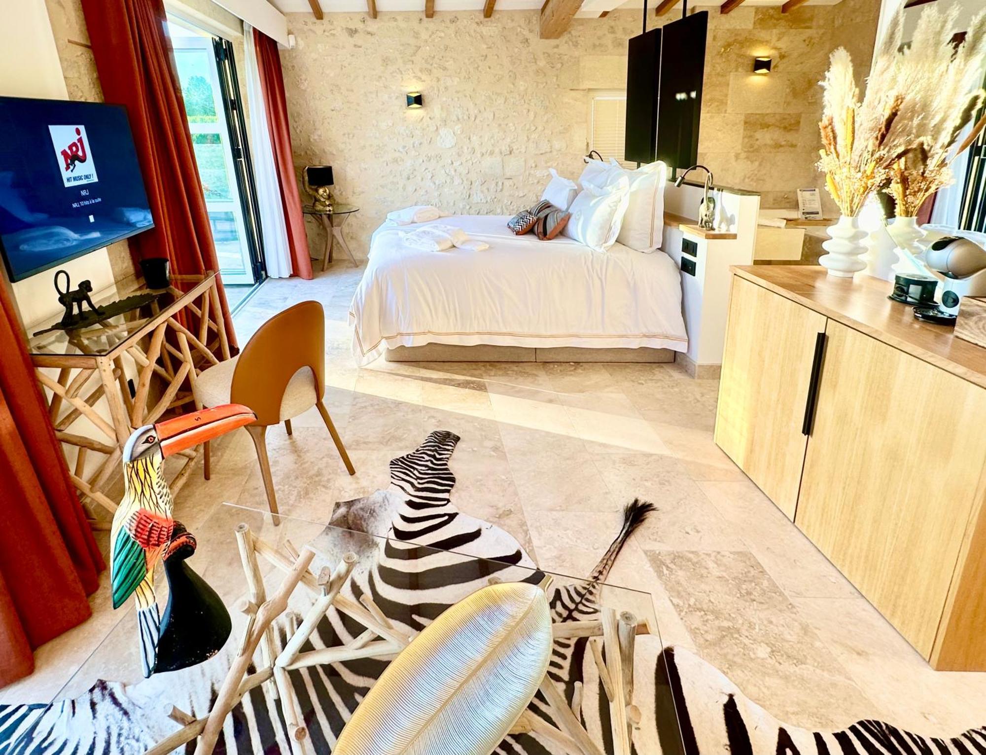 Chateau De Lafont Suites Saint-Vivien  외부 사진
