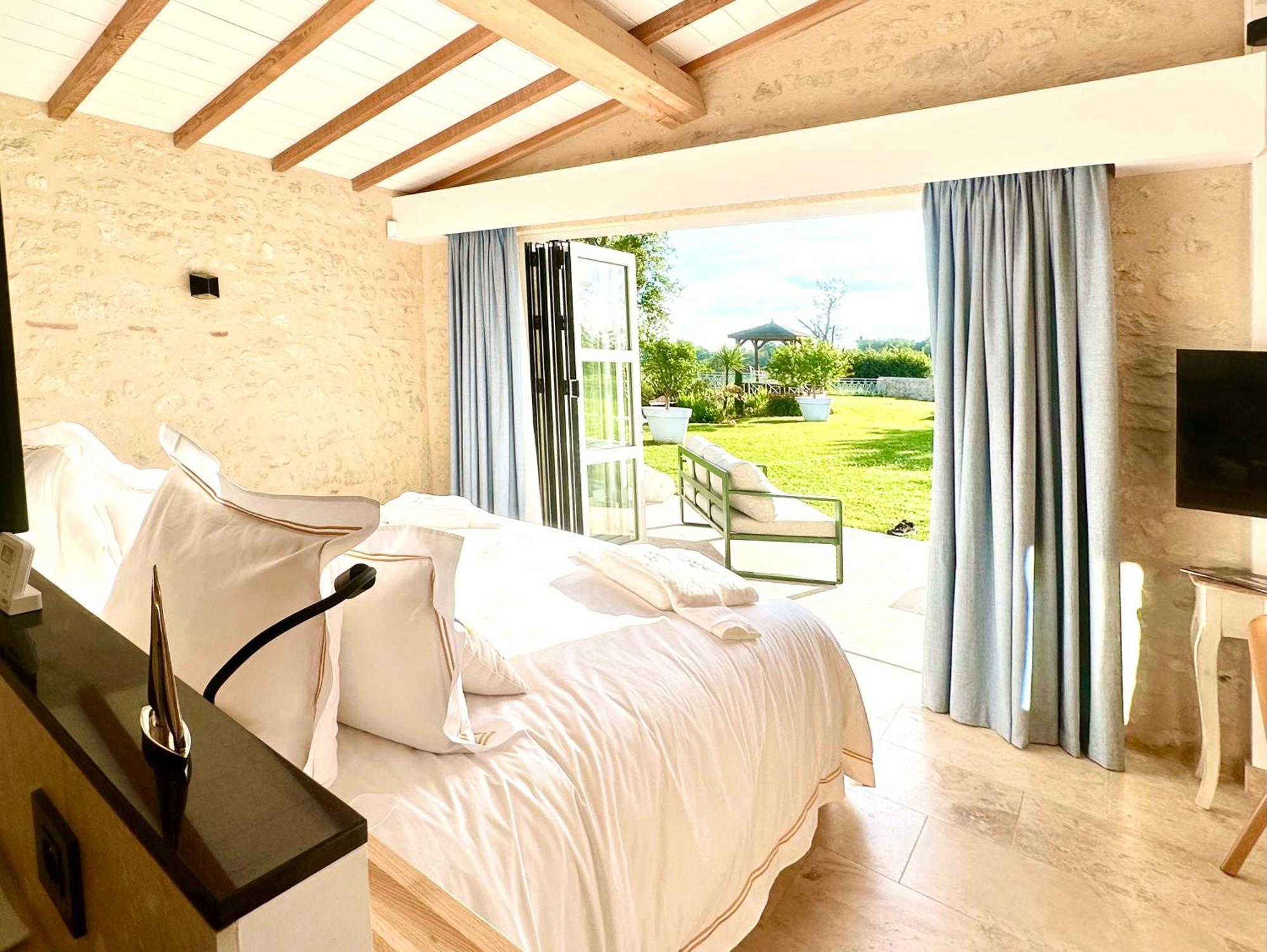 Chateau De Lafont Suites Saint-Vivien  외부 사진