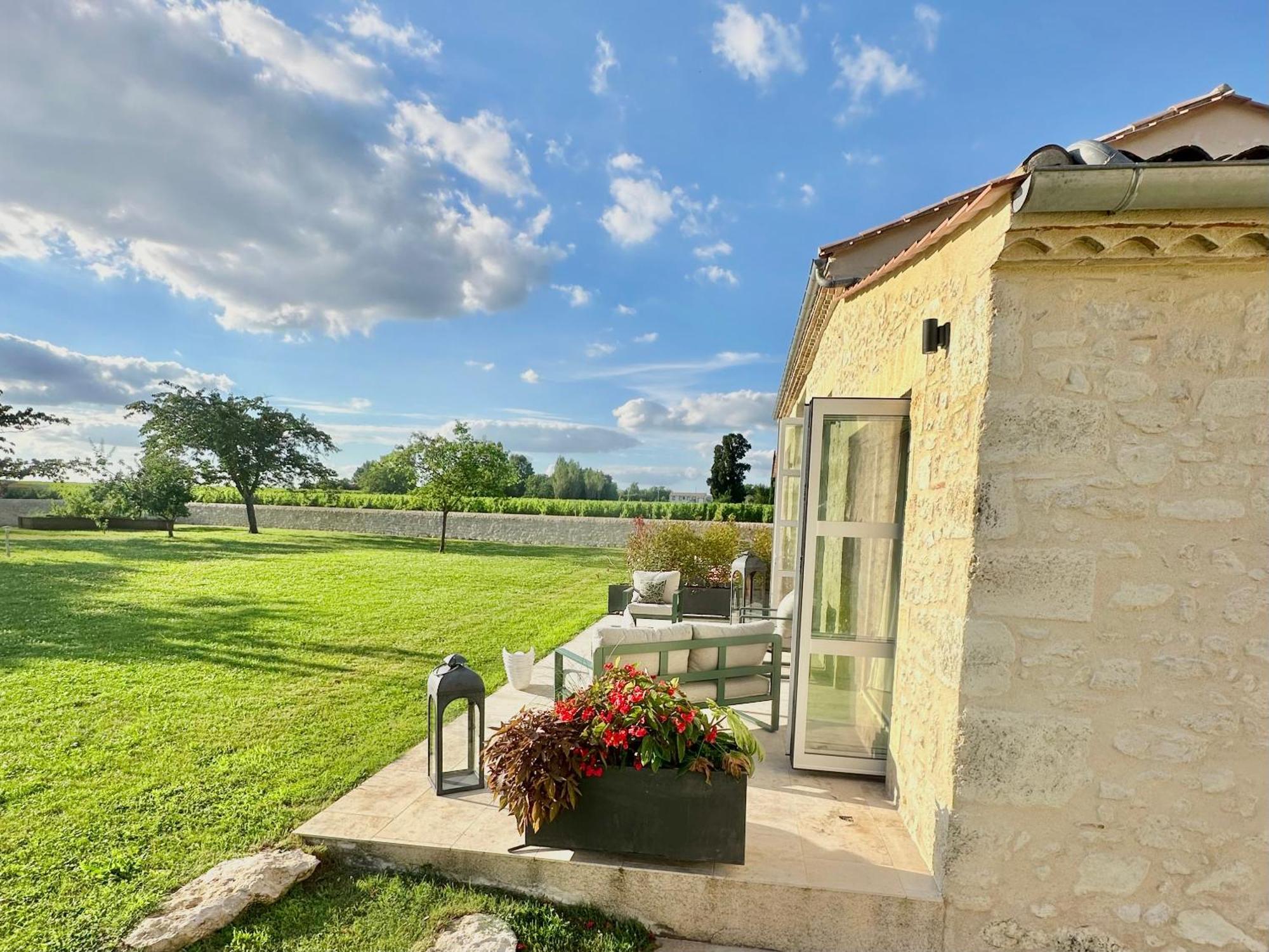 Chateau De Lafont Suites Saint-Vivien  외부 사진
