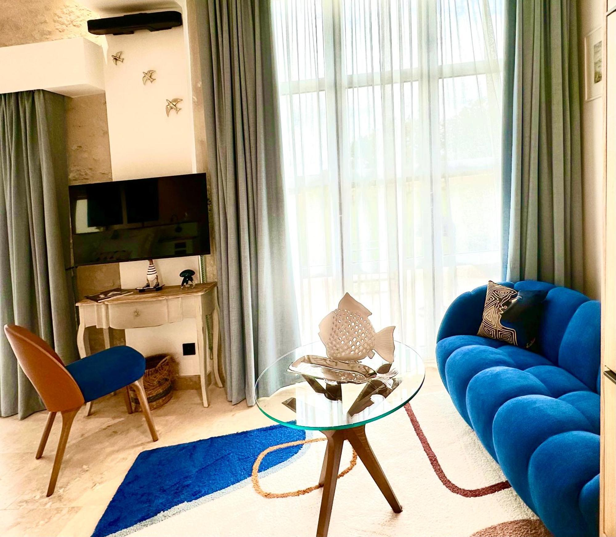 Chateau De Lafont Suites Saint-Vivien  외부 사진