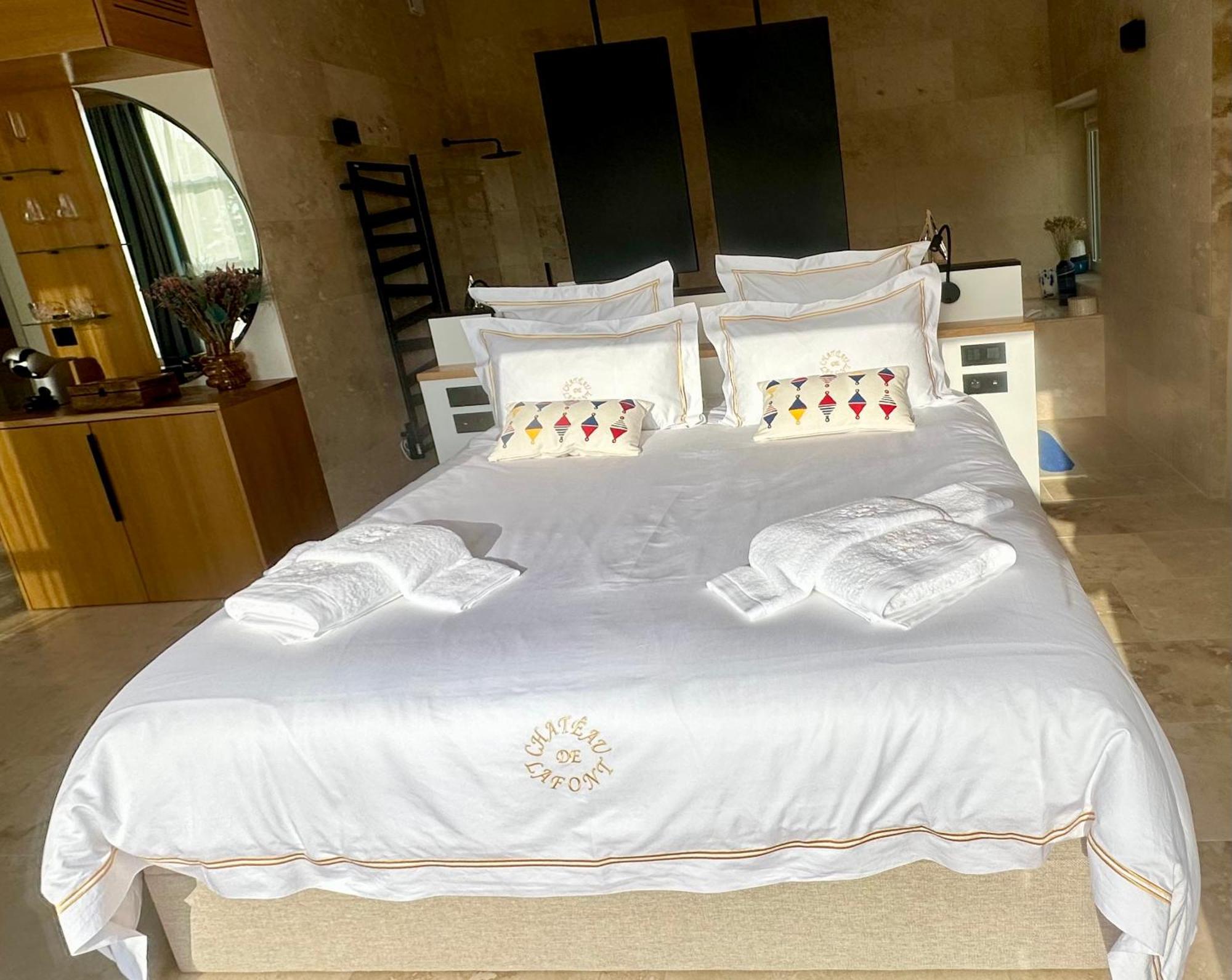 Chateau De Lafont Suites Saint-Vivien  외부 사진
