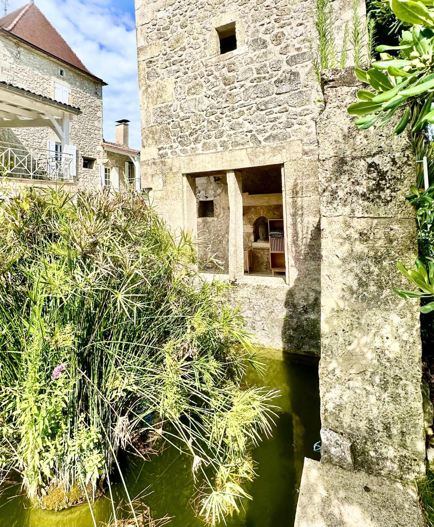 Chateau De Lafont Suites Saint-Vivien  외부 사진